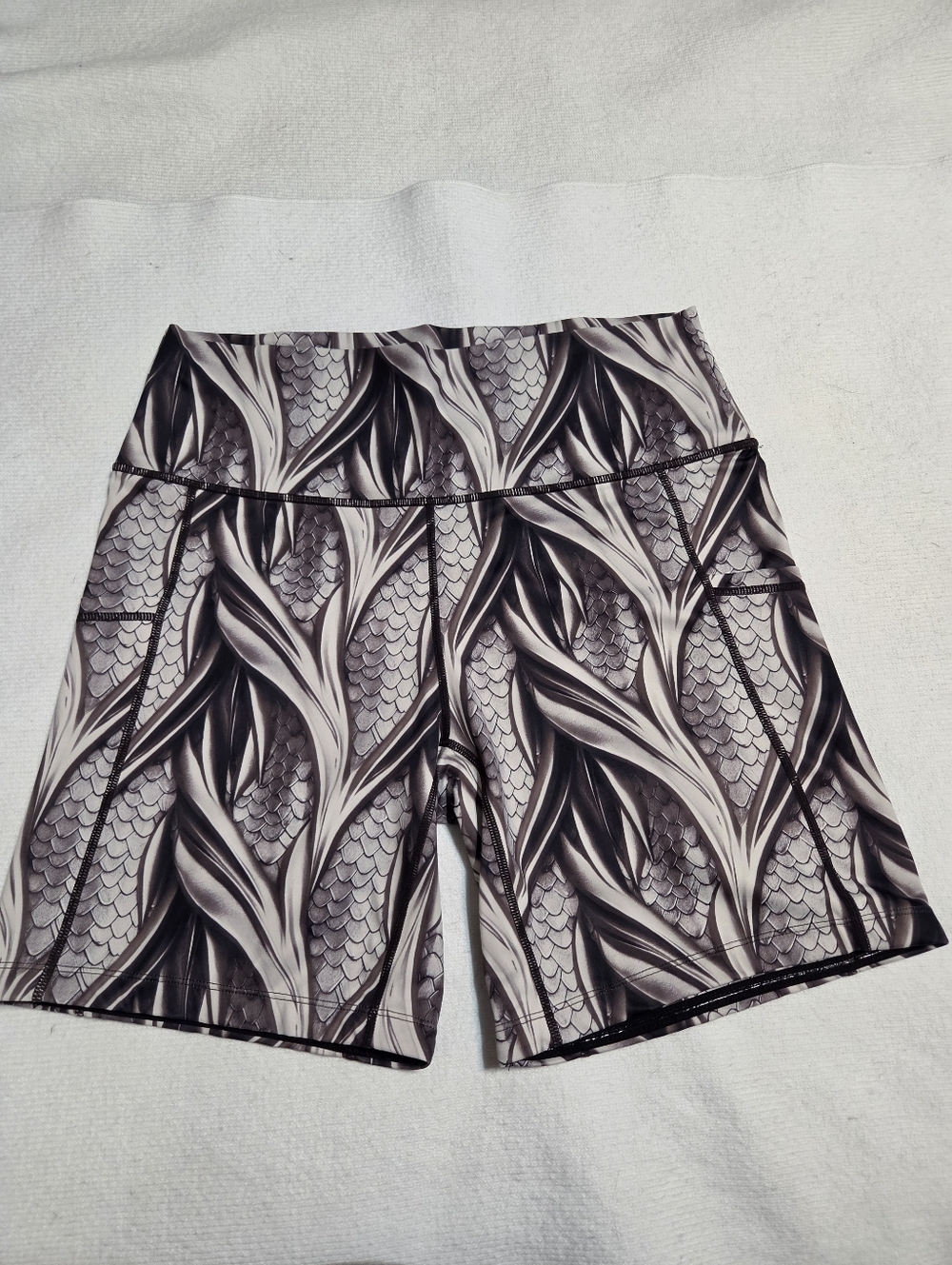 Constantly Varied Gear High-Waist Women’s Workout Shorts. Sz L
